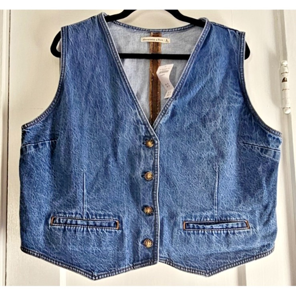 NWT Abercrombie & Fitch blue denim vest buttons lower welt pockets womens XL